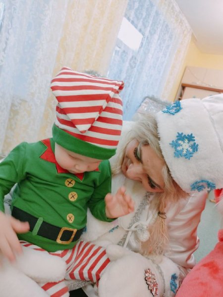В Ачинске полицейский Дед Мороз подарил праздник воспитанникам Дома ребенка